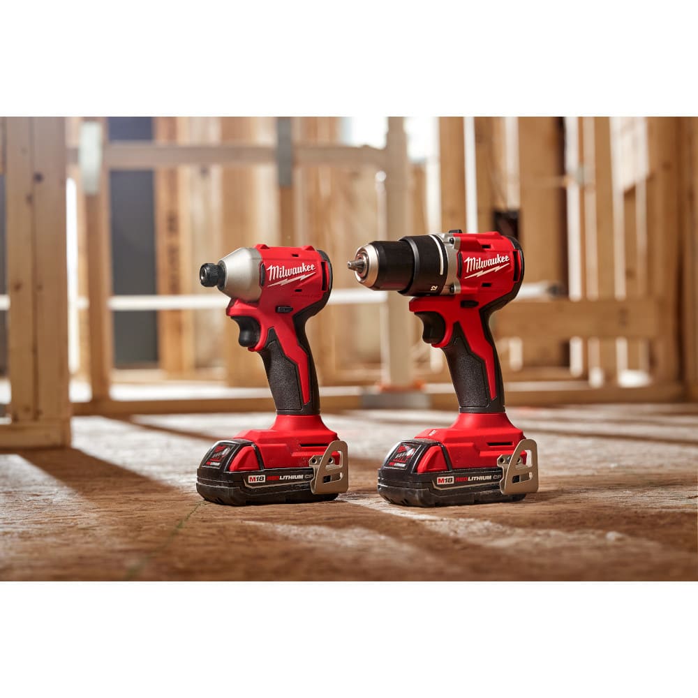 KIT TALADRO/DESTORNILLADOR 1/2"  - DESTORNILLADOR DE IMPACTO HEXAGONAL 1/4" M18™ SIN ESCOBILLAS CON BATERIAS DE 2 AMP (3692-22CT) MILWAUKEE