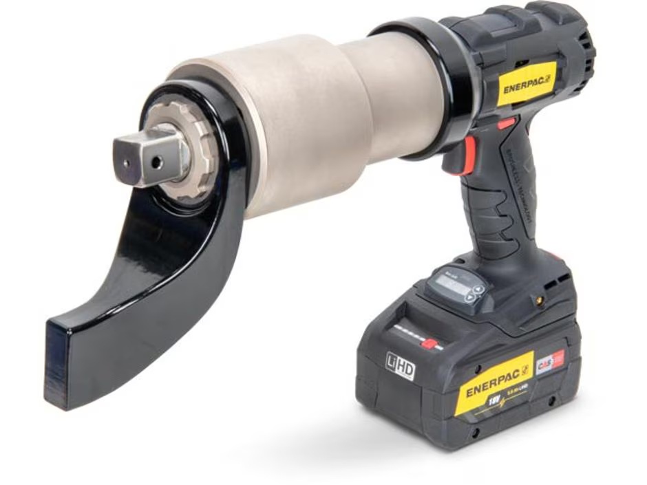 LLAVE DINANOM. BATERIA 18V/ 3000FT. LBS/ CUADRO 1" BTW3000B